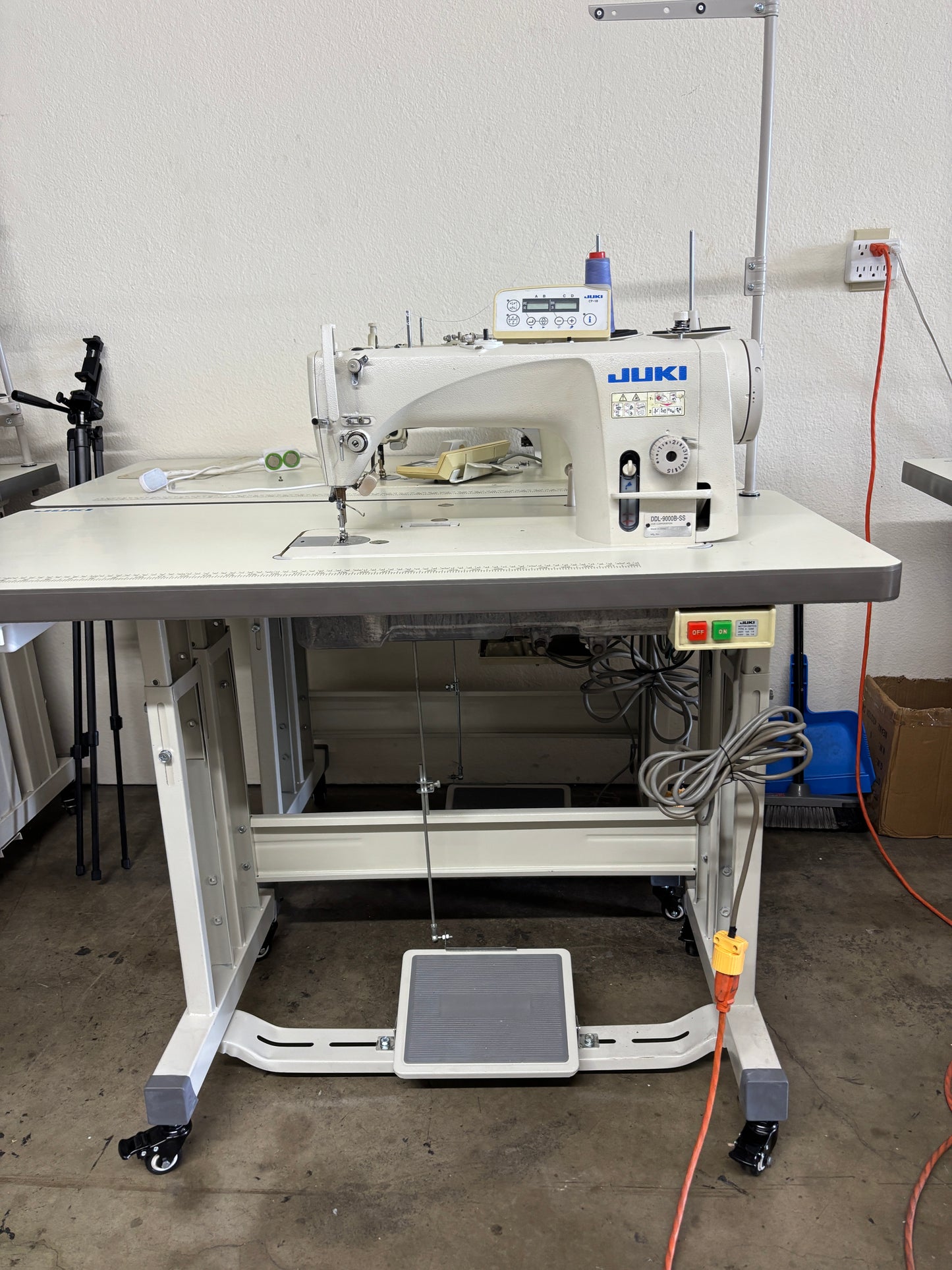 JUKI DDL-9000B-SS pre-owned Direct drive single needle sewing machine