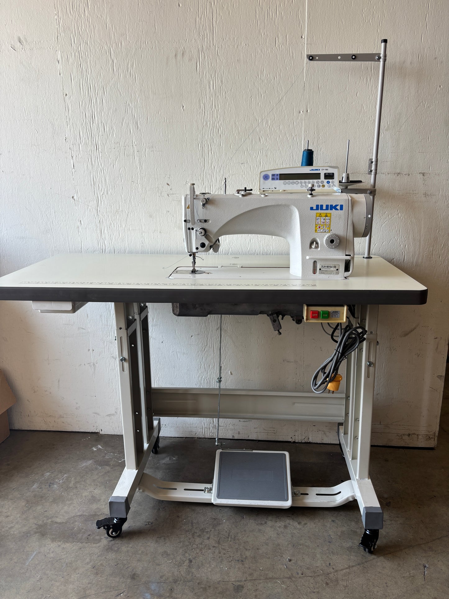 Pre-owned Original JUKI DLN-9010A-SS High Speed Needle Feed Automatic Sewing Machine