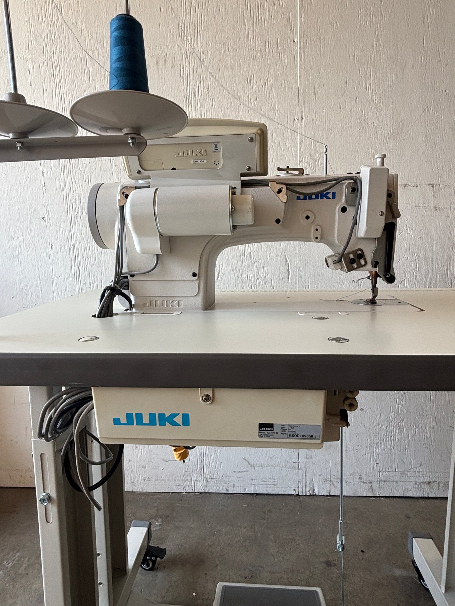 Pre-owned Original JUKI DLN-9010A-SS High Speed Needle Feed Automatic Sewing Machine