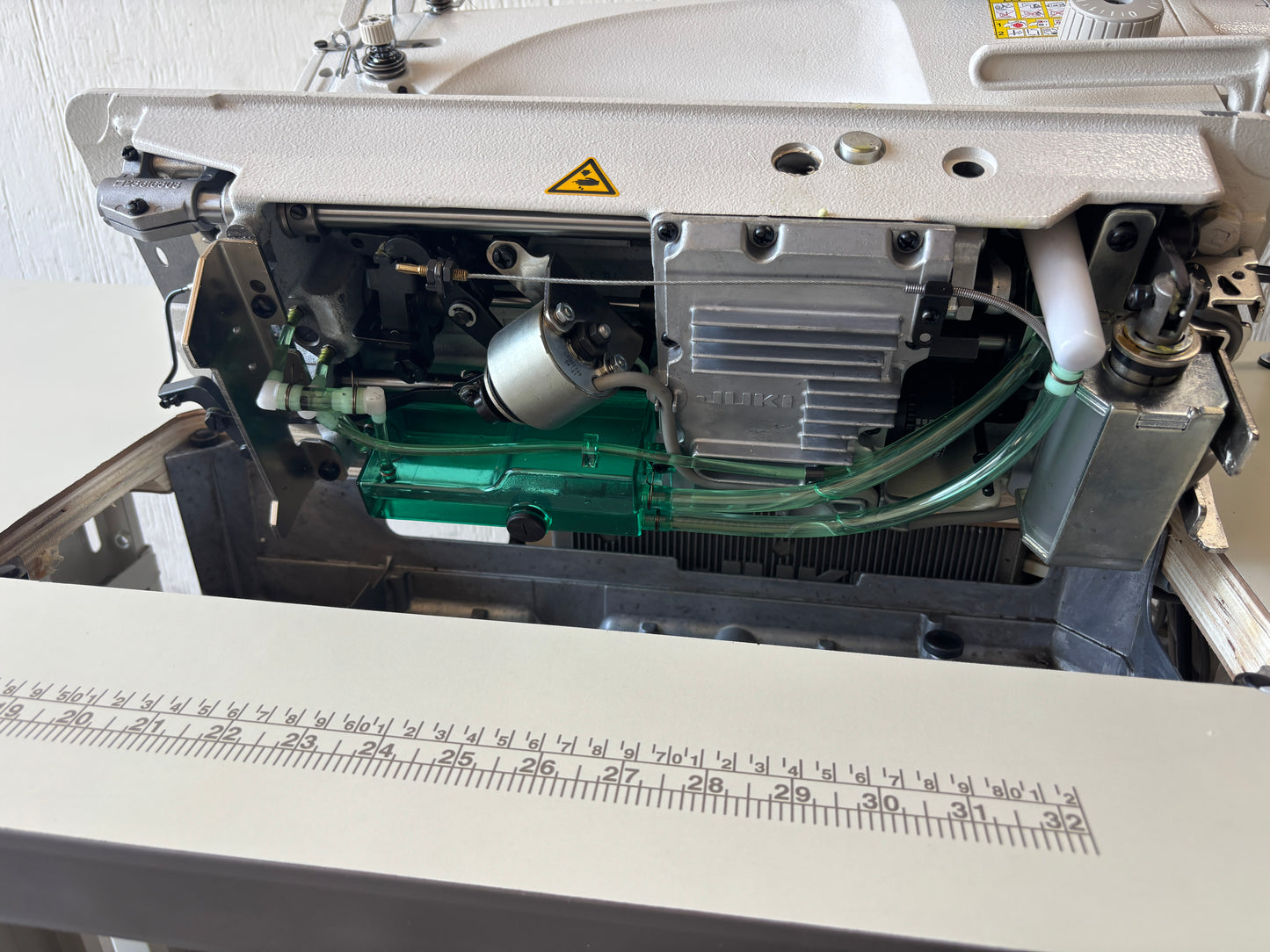 Pre-owned Original JUKI DLN-9010A-SS High Speed Needle Feed Automatic Sewing Machine