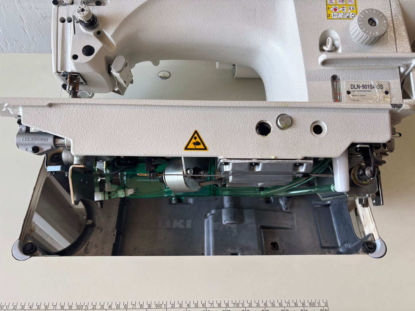 Pre-owned Original JUKI DLN-9010A-SS High Speed Needle Feed Automatic Sewing Machine