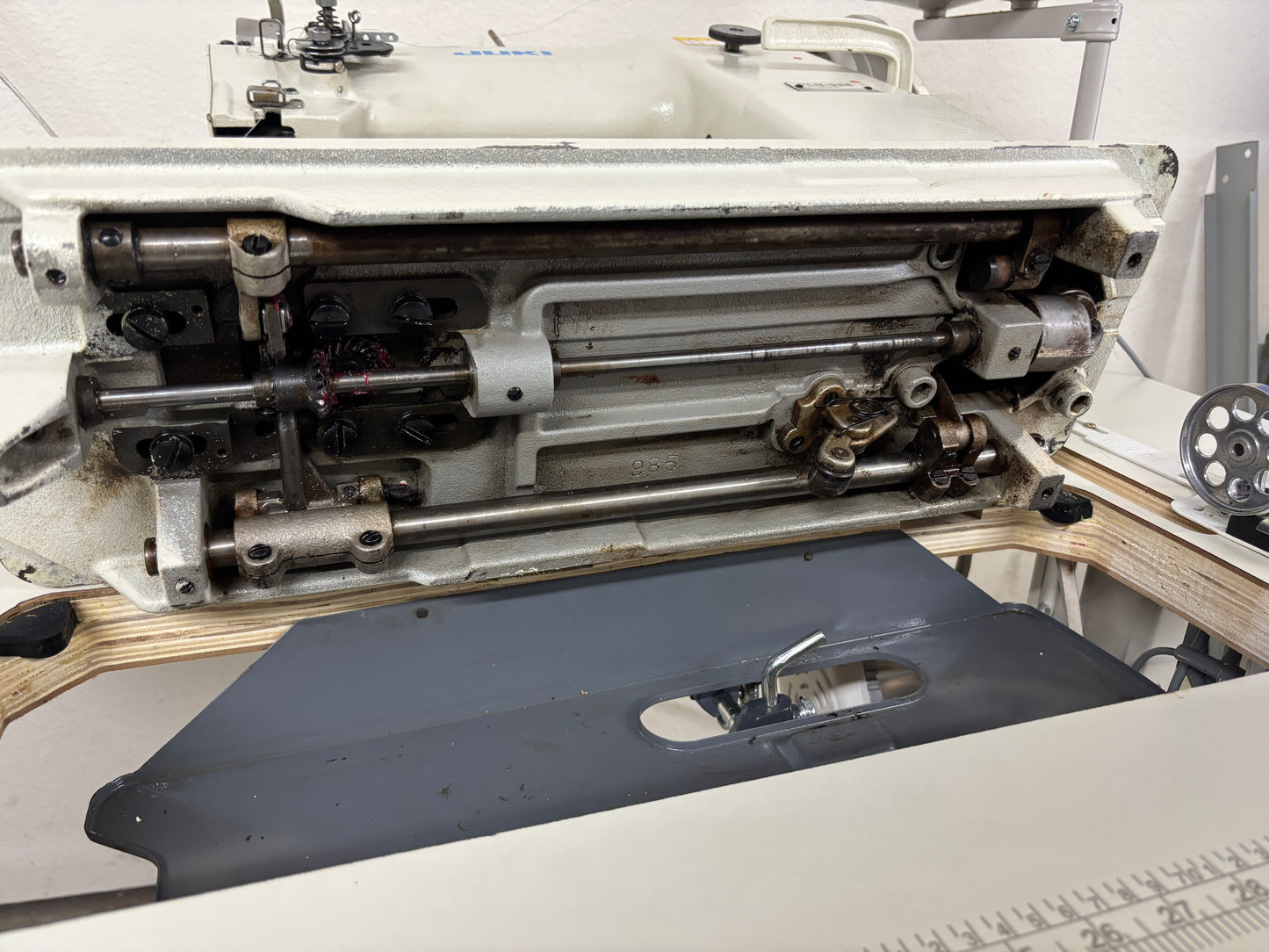 Pre-owned Original JUKI PLN 985 Post Sewing Machine