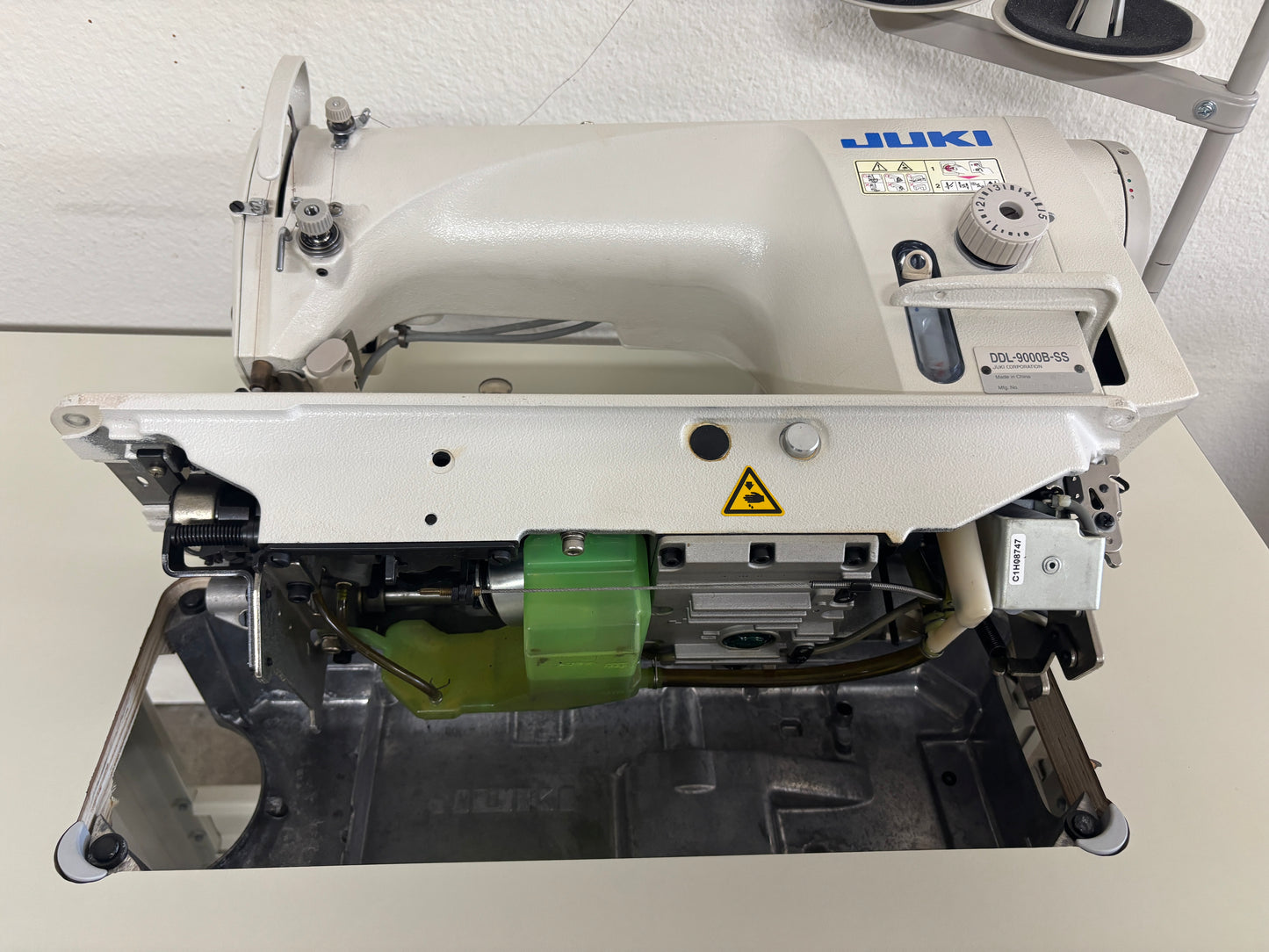 JUKI DDL-9000B-SS pre-owned Direct drive single needle sewing machine