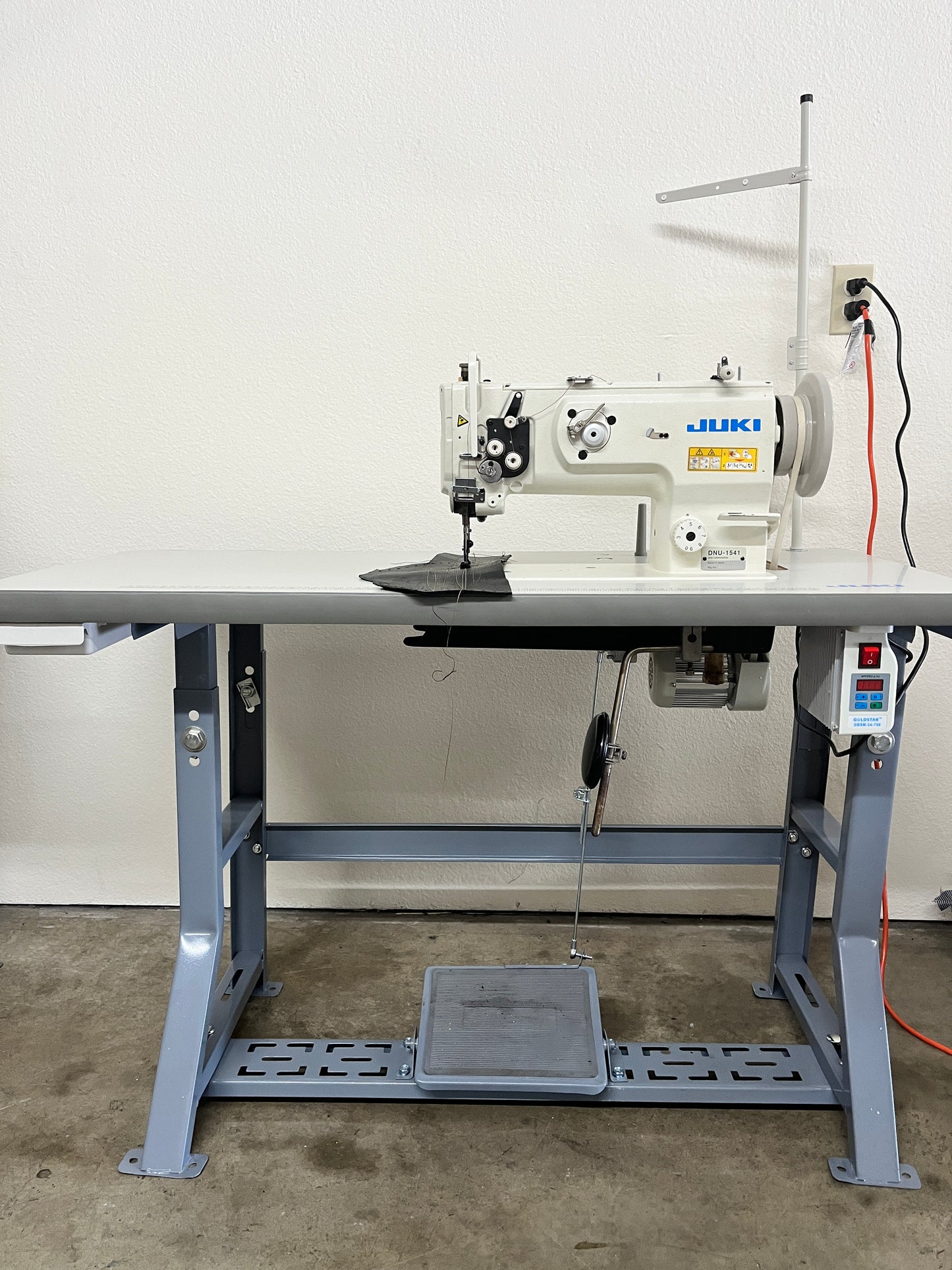 Pre-owned JUKI DNU 1541 walking foot sewing machine
