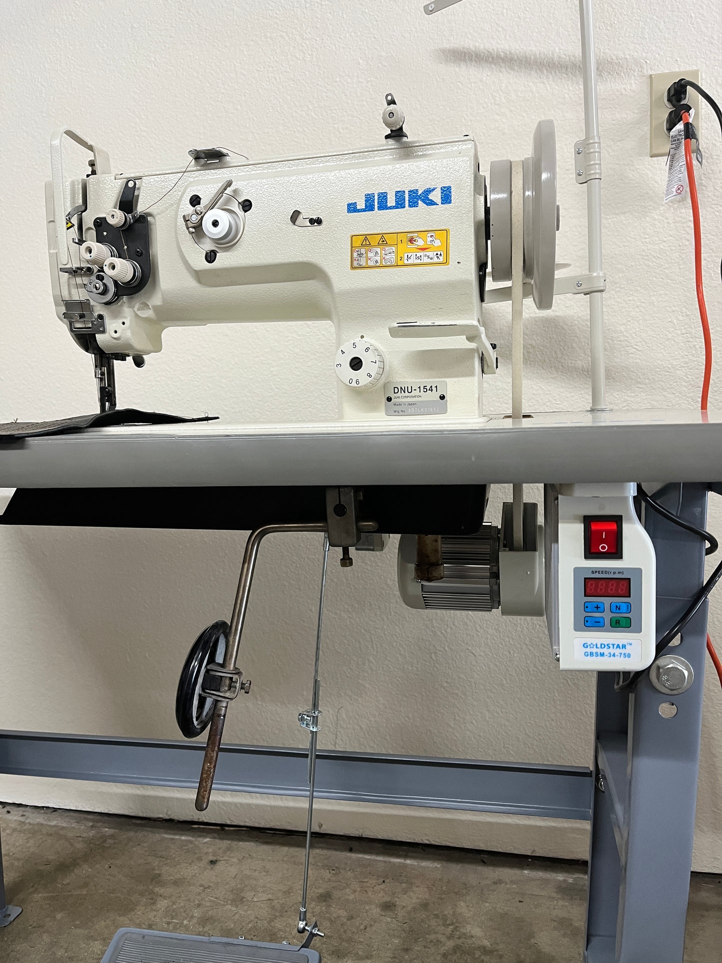 Pre-owned JUKI DNU 1541 walking foot sewing machine