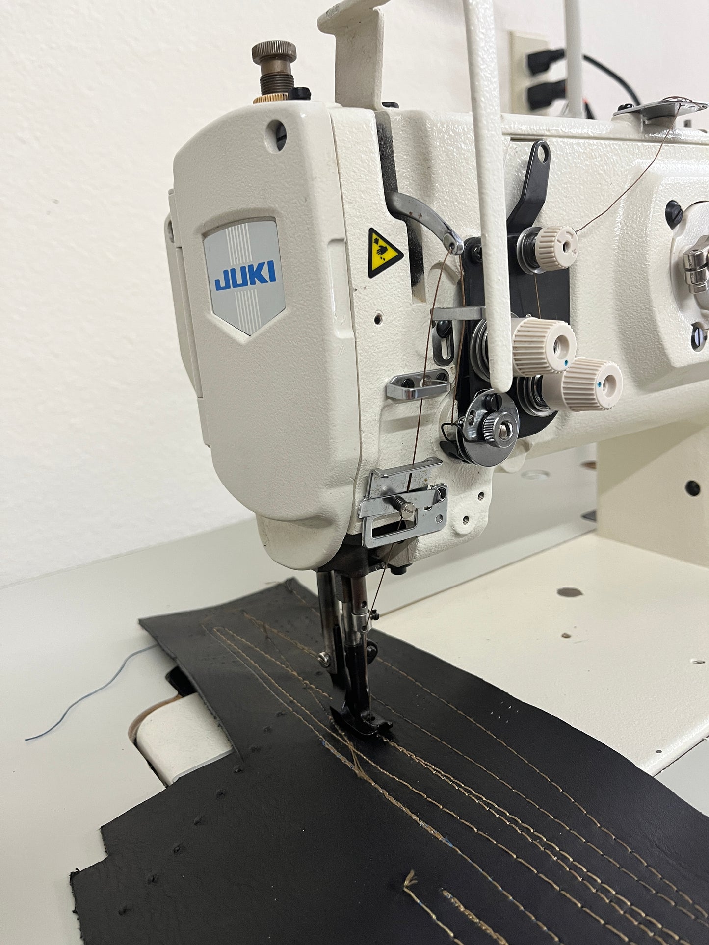 Pre-owned JUKI DNU 1541 walking foot sewing machine