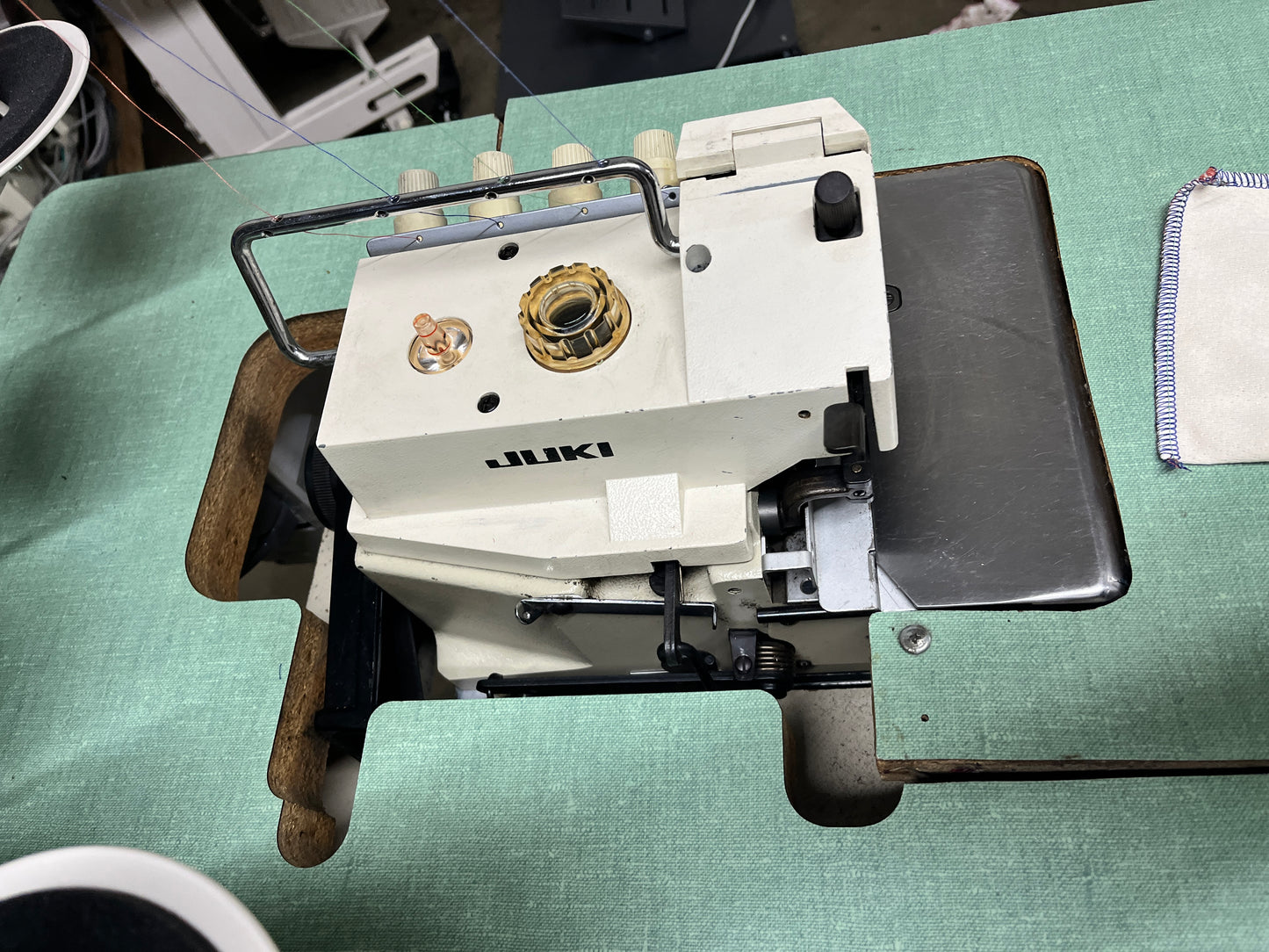 JUKI MO-2516 4/5 THEAD OVERLOCK SEWING MACHINE