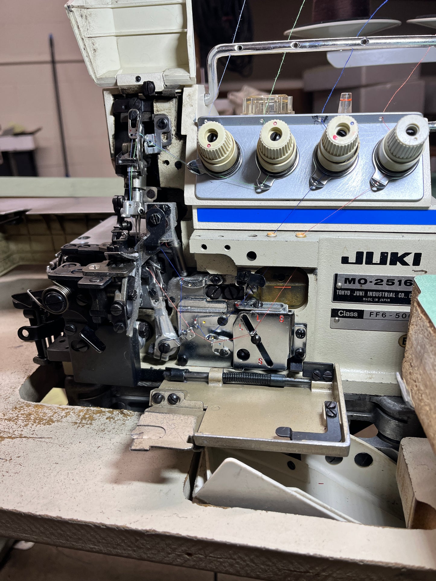 JUKI MO-2516 4/5 THEAD OVERLOCK SEWING MACHINE