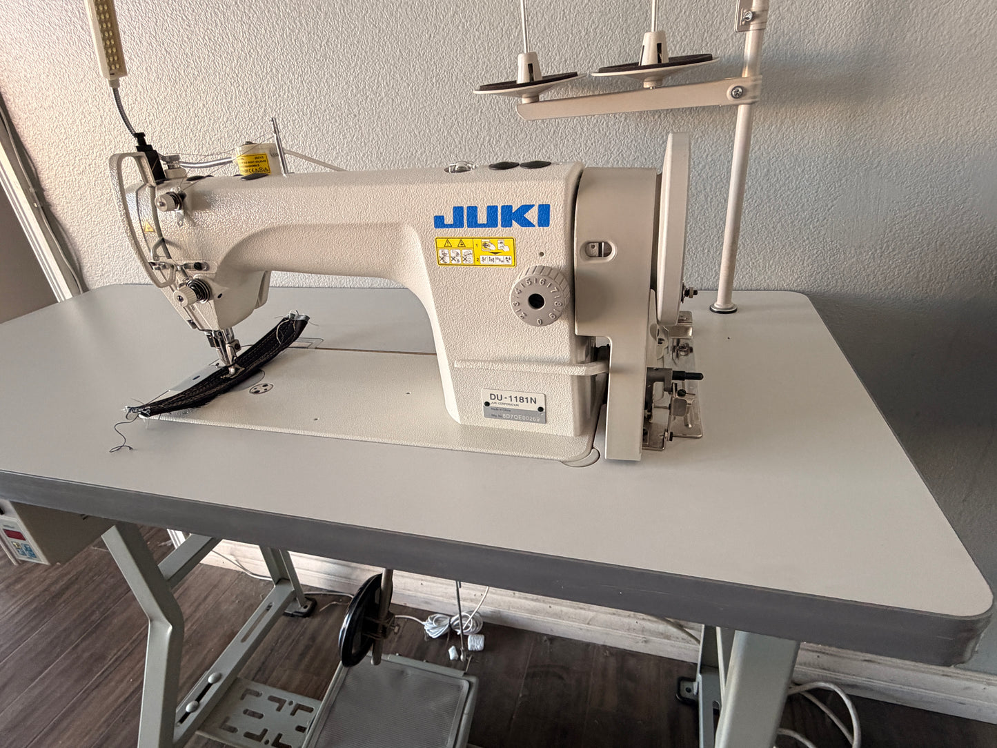 Brand New JUKI DU 1181N Top-Bottwn Feed Sewing Machine