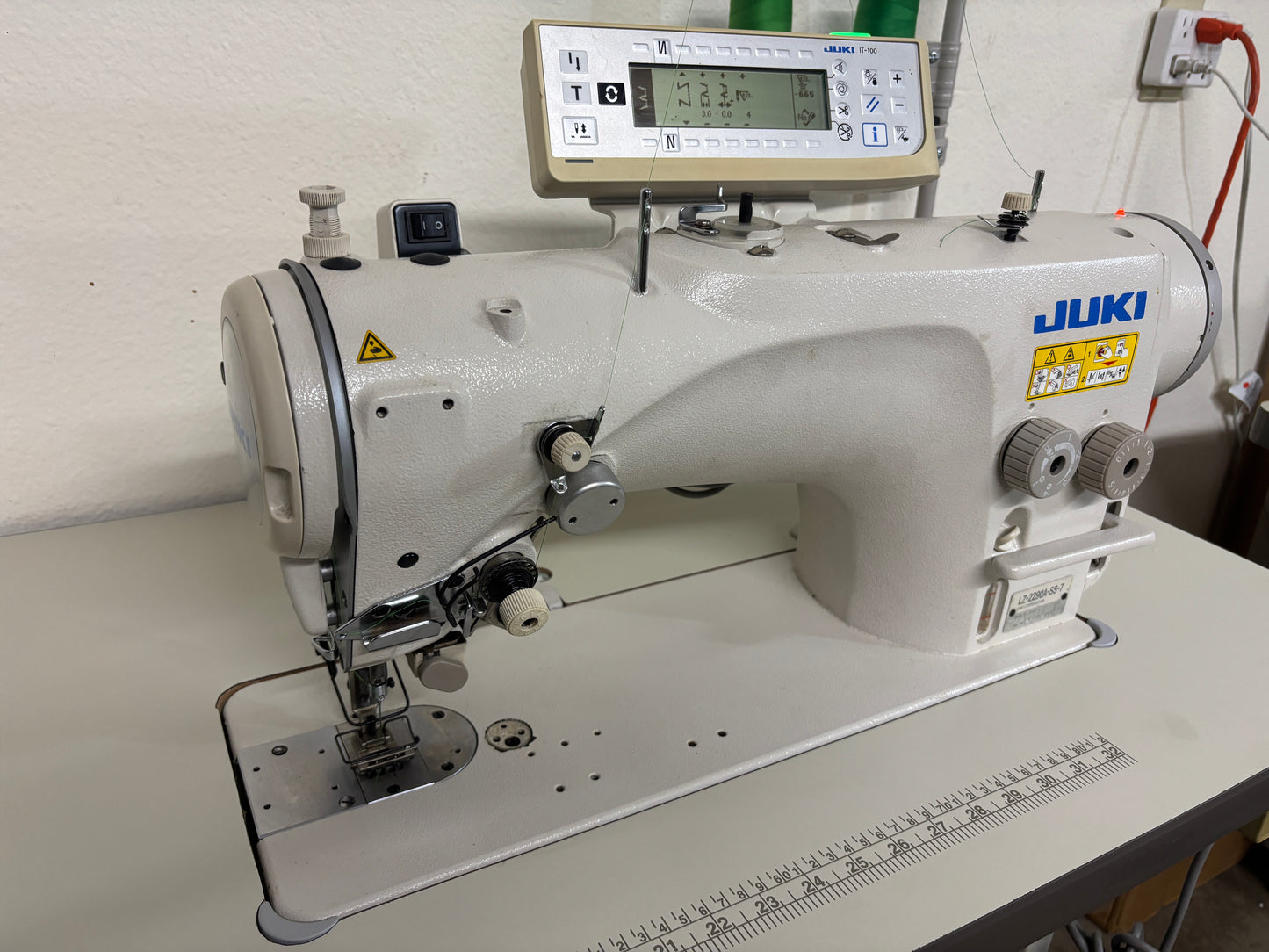 Pre-owned Original JUKI LZ-2290A-SS-7 Fully automatic zig-zag sewing machine